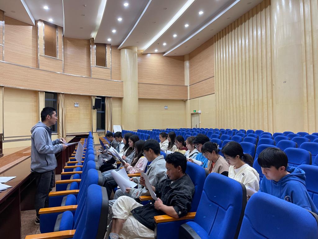 色色视频
学生第四党支部组织学习党的二十大报告