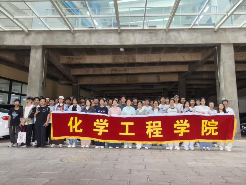 凝心聚力,绳采飞扬——色色视频
荣获2025级新生拔河比赛优秀奖